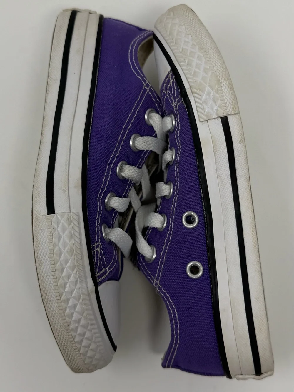 Kids Purple Low-Top Converse Canvas Sneakers with White Laces Sz.11